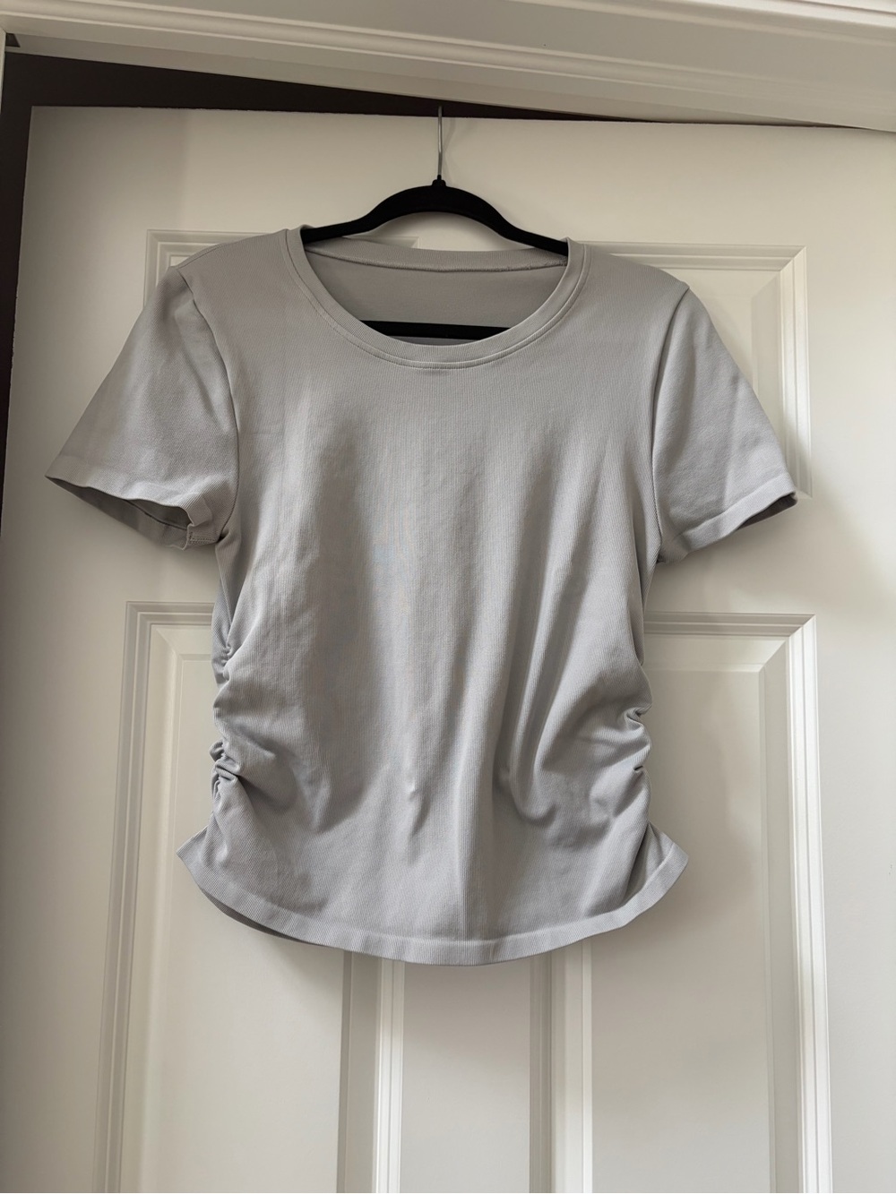 Everyday Crewneck Ruched Side Tee - Light Gray/Blue